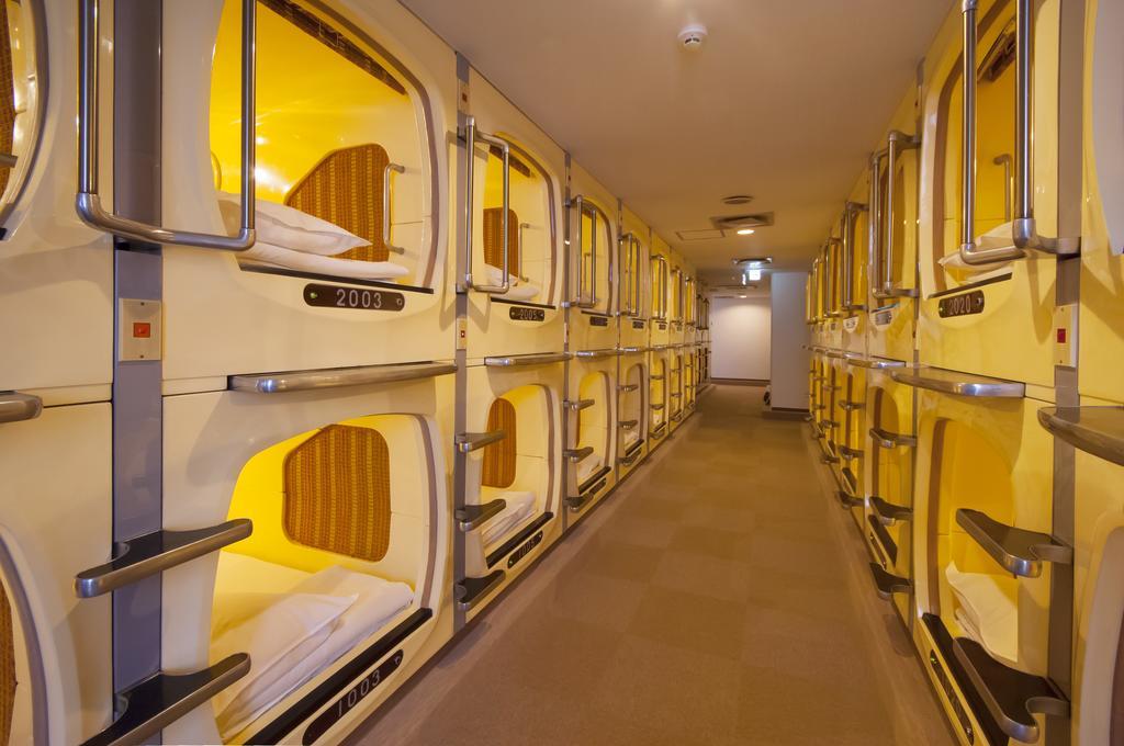 Sauna And Capsule Hotel Hollywood Окаяма Номер фото